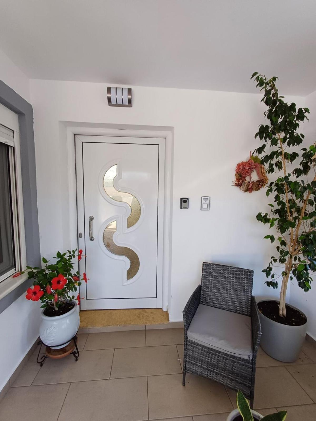 Luxury Apartment Amarynthos Exterior photo
